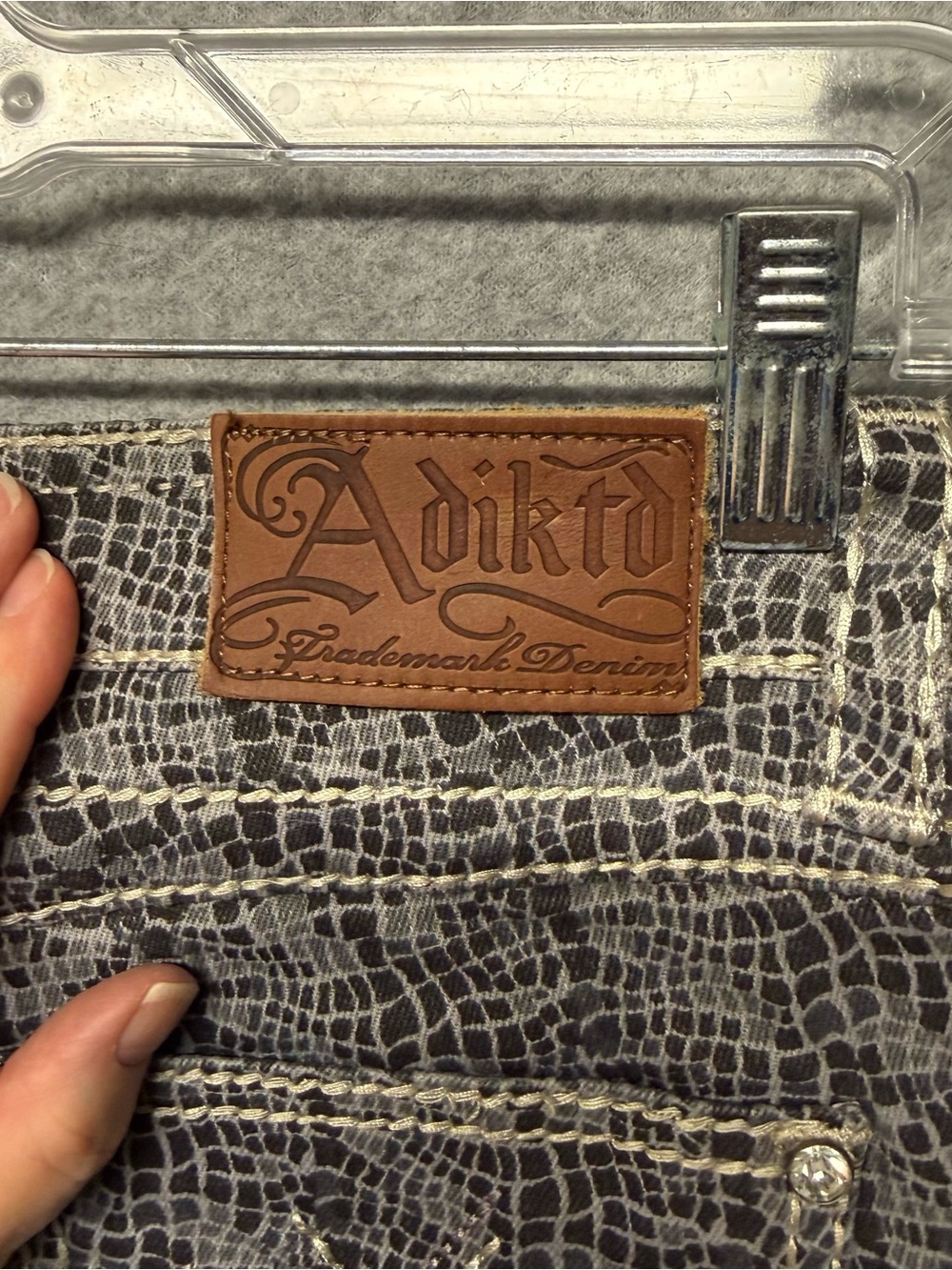 Adiktd Jeans Size 4/32 Short Straight Leg Rhinestone Pockets Snake Pattern Gray - Picture 11 of 11